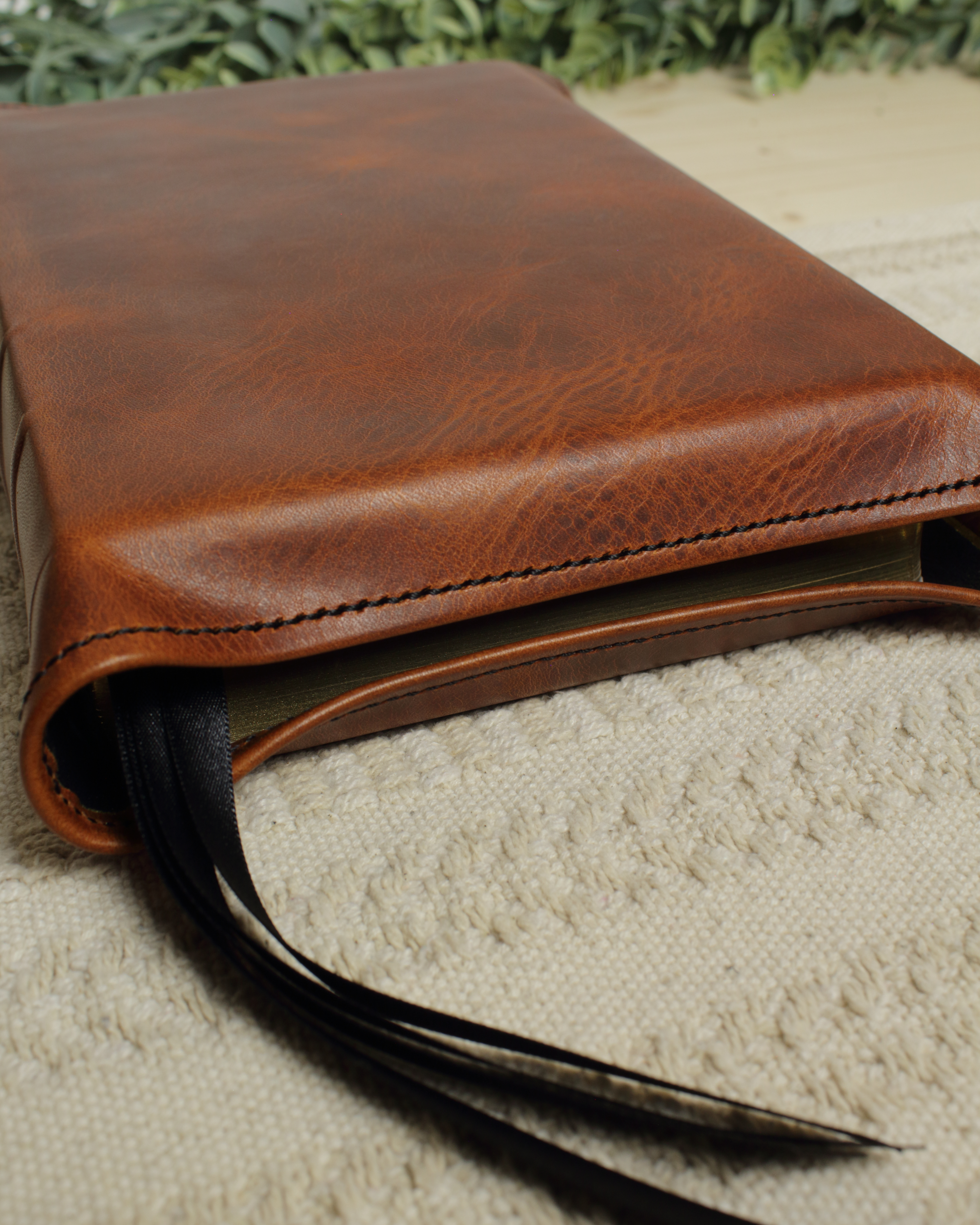Full yapp example with a deep leather overhang around the Bible page edges